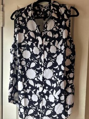 Ann Taylor sleeveless floral button up nwt